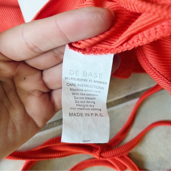 NWT De Base Boutique Short Sleeve Cropped Top with Tie and Cutout Back - Picture 6 of 6